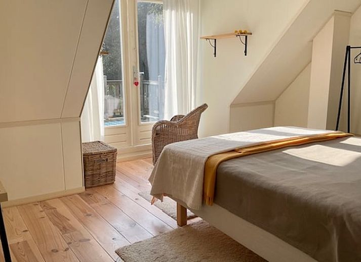 Achterzijde van Vakantiehuis in Spier met zonnig terras in het hart van Midden Drenthe.