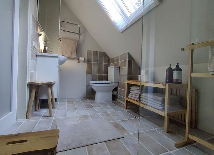 Achterzijde van Vakantiehuis in Spier met zonnig terras in het hart van Midden Drenthe.