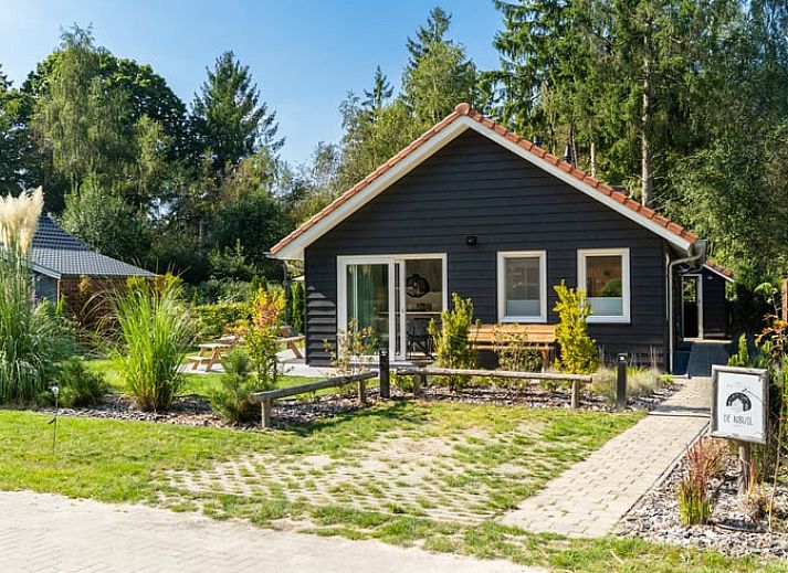 Slaapkamer in Vakantiehuisje in Spier, Drenthe met comfortabel tweepersoonsbed.