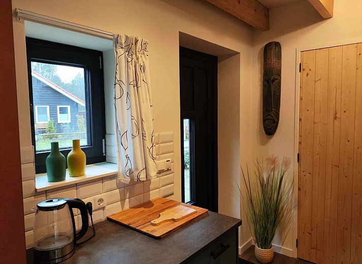 Praktische Waschkueche im Ferienhaus DG1552, Spier, Midden Drenthe, mit Waschmaschine und Trockner.