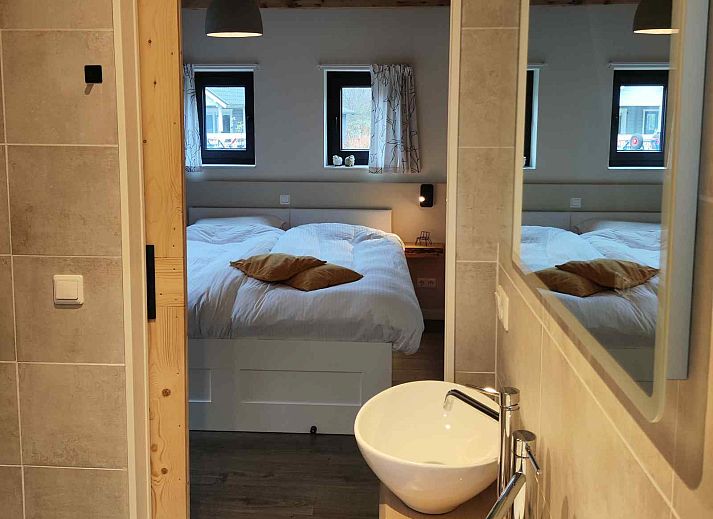 Praktische Waschkueche im Ferienhaus DG1552, Spier, Midden Drenthe, mit Waschmaschine und Trockner.