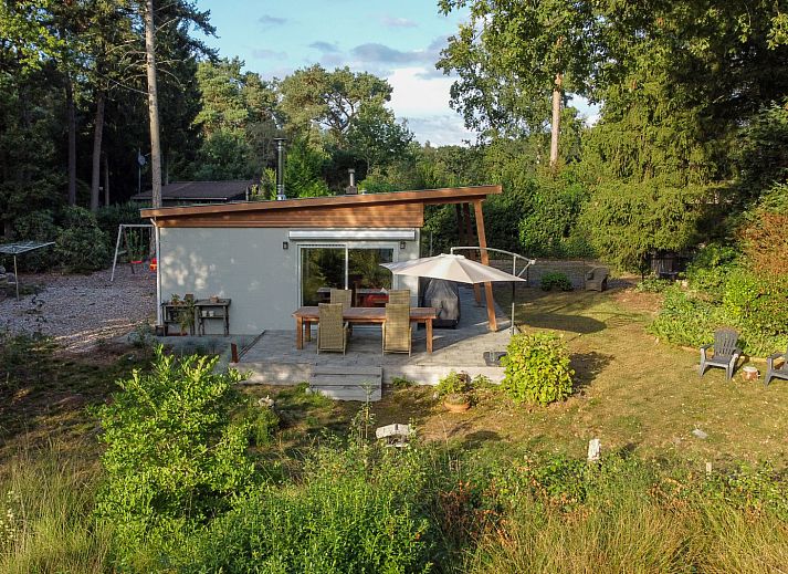 Eingang zum Ferienhaus DG1812 in Spier, Drenthe mit Holzschiebetuer.