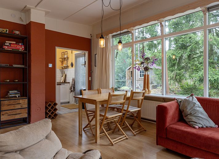 Eingang zum Ferienhaus DG1812 in Spier, Drenthe mit Holzschiebetuer.