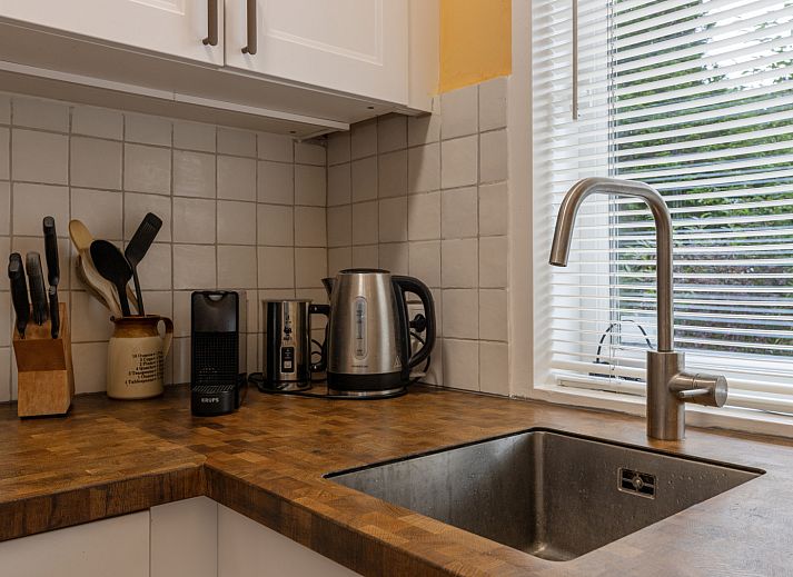 Scheune neben dem Ferienhaus DG1812 in Spier, umgeben von Natur.