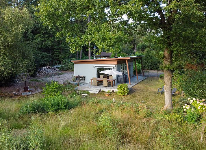 Scheune neben dem Ferienhaus DG1812 in Spier, umgeben von Natur.