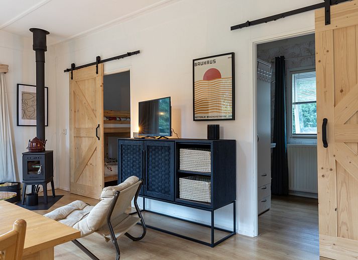 Scheune neben dem Ferienhaus DG1812 in Spier, umgeben von Natur.