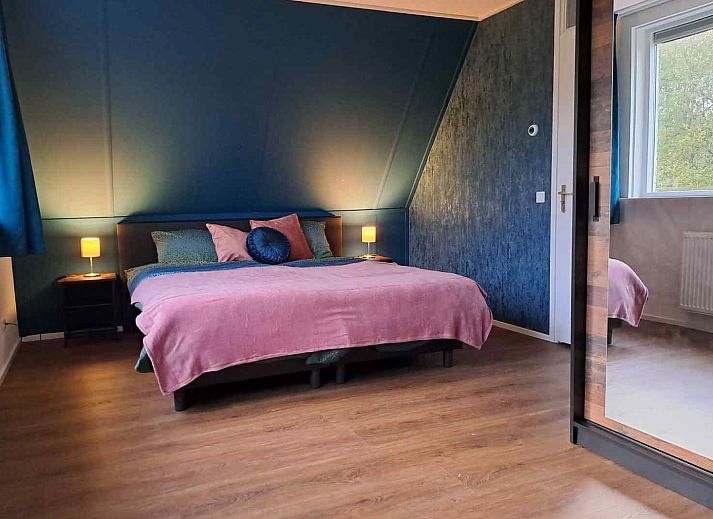 Moderne badkamer in vakantiehuis DG1609, Hoogersmilde, Midden Drenthe, met stijlvolle douche en toilet.