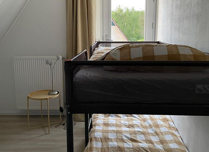 DG1639 vakantiehuis in Hoogersmilde, Drenthe met zonnig terras en tuin.