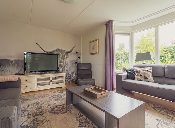 Vakantiehuisje in Schoonloo, gelegen in het groene Drenthe, biedt een ruime tuin met terras voor ontspanning in de natuur.