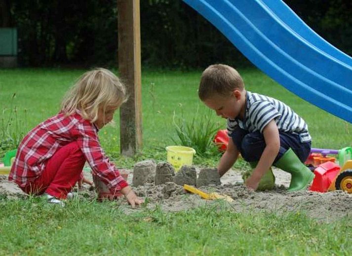 Spielzeug und Gokarts im Ferienhaus DG988 in Schoonloo, Drenthe.