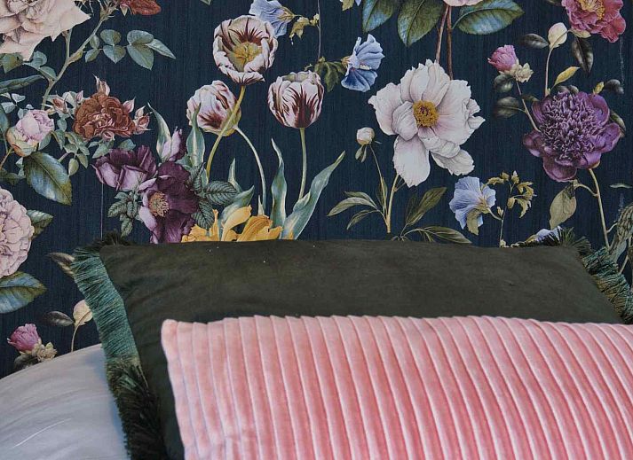 Gezellige woonkamer van DG1430 Schoonloo, Drenthe, met stijlvolle inrichting en veel natuurlijk licht.