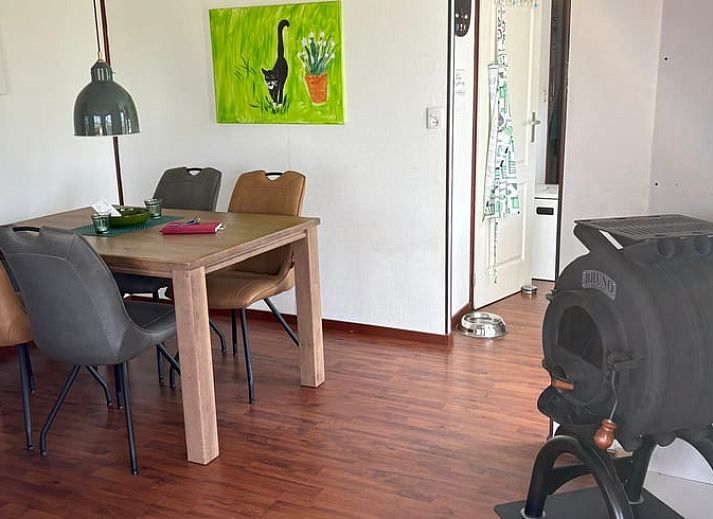 Gezellig terras van Vakantiehuisje in Wezuperbrug met comfortabele zitplaatsen in Midden Drenthe, Drenthe.