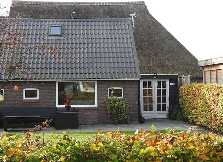 Charmant vakantiehuis in Beilen, Midden Drenthe met rieten dak en groene tuin.