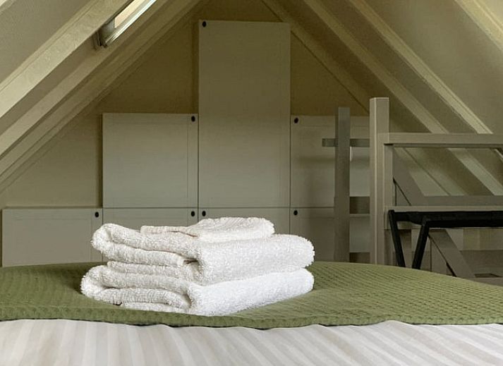 B&B gevel van Vakantiehuis in Beilen, Midden Drenthe met bloemenbakken.