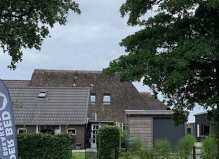 Luchtfoto van Vakantiehuis in Beilen, Midden Drenthe met ruime tuin.
