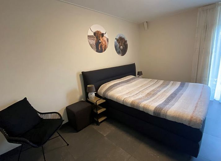 Der grosse Rasen des Ferienhauses in Beilen, Zentral-Drenthe, bietet einen entspannenden Platz im Freien.