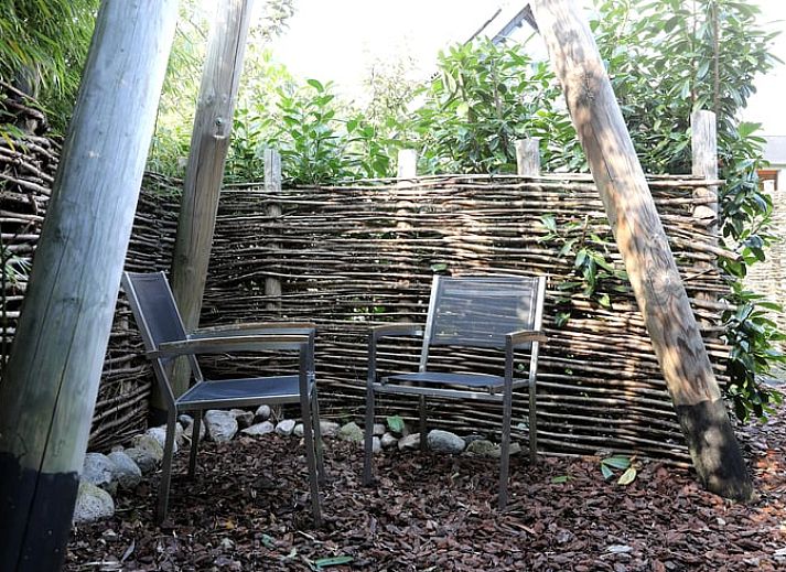 Terras van Vakantiehuisje in Beilen met comfortabele stoelen, Midden Drenthe, Drenthe.