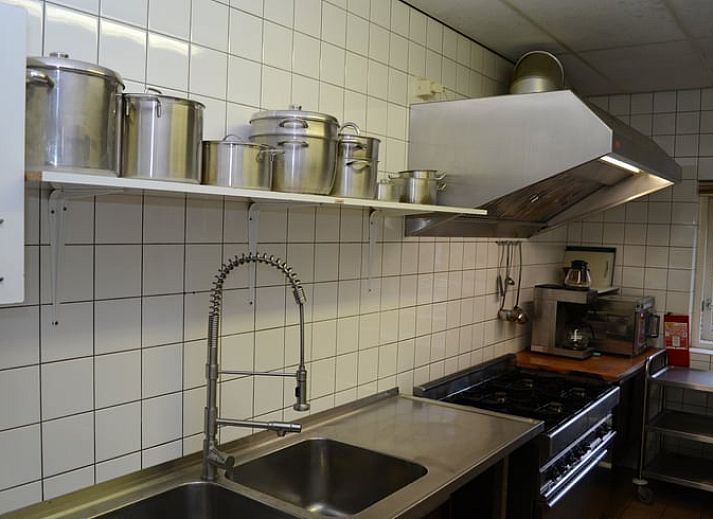 Gezellige slaapkamer met stapelbedden in Vakantiehuis in Grolloo, Midden Drenthe, ideaal voor groepen in Drenthe.