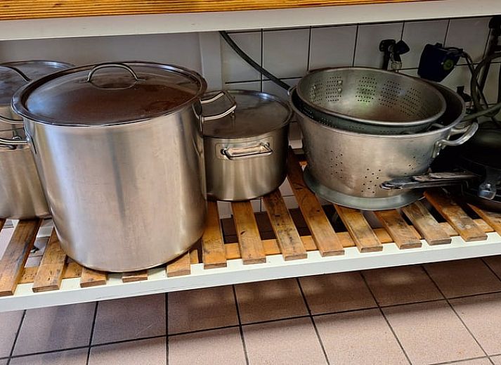 Gezellige slaapkamer met stapelbedden in Vakantiehuis in Grolloo, Midden Drenthe, ideaal voor groepen in Drenthe.