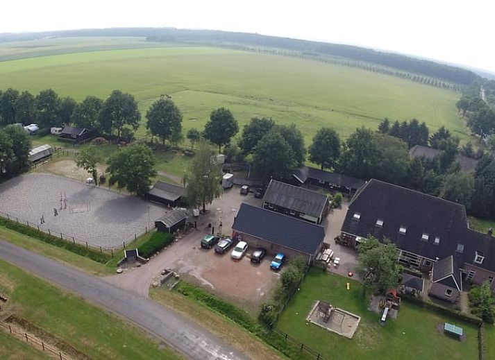 Gezellige slaapkamer met stapelbedden in Vakantiehuis in Grolloo, Midden Drenthe, ideaal voor groepen in Drenthe.