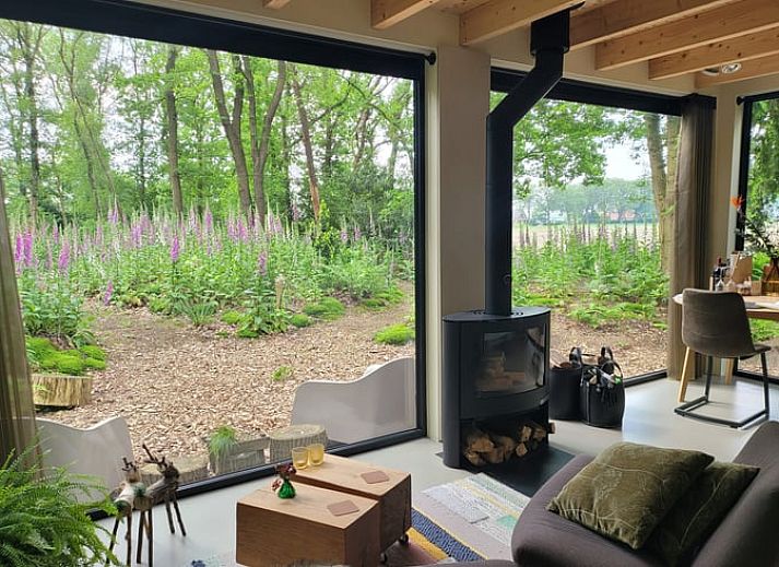 Das Ferienhaus in Drijber, das in den Waeldern von Zentral-Drenthe liegt, bietet eine ruhige Urlaubsumgebung.