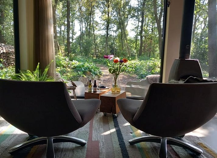 Das Ferienhaus in Drijber, das in den Waeldern von Zentral-Drenthe liegt, bietet eine ruhige Urlaubsumgebung.