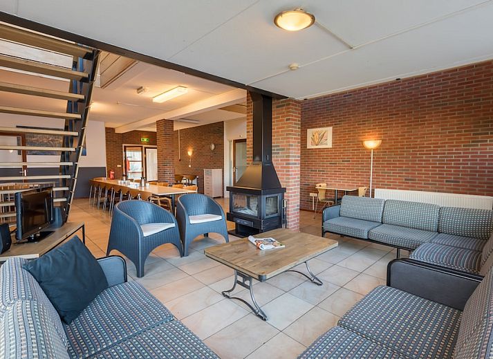 Meander 36 vacation home in Gasselternijveen, Drenthe with modern red brick facade and green surroundings.