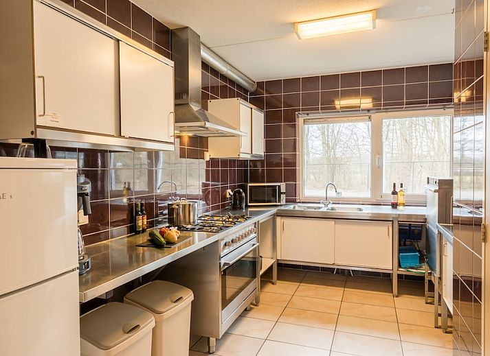 Meander 36 vacation home in Gasselternijveen, Drenthe with modern red brick facade and green surroundings.