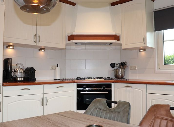 Hunzedrome 82 vakantiehuis in Gasselternijveen, Drenthe met groene tuin en rustgevende omgeving.