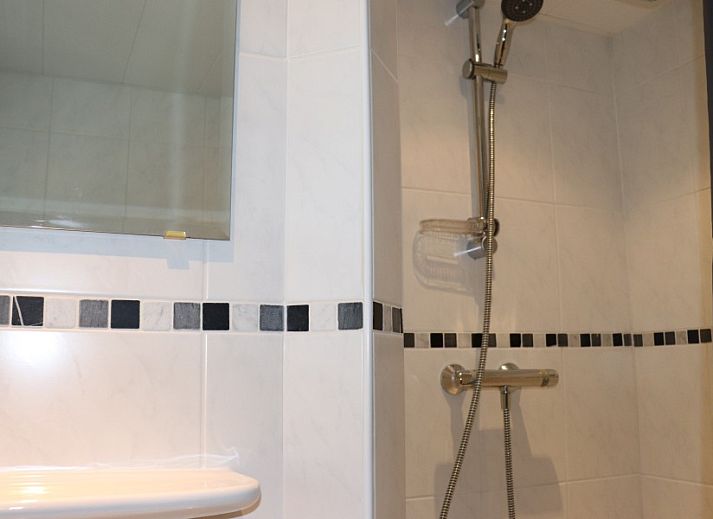 Gezellige woonkamer in Hunzedrome 82 vakantiehuis Gasselternijveen, Drenthe met comfortabele zithoek.