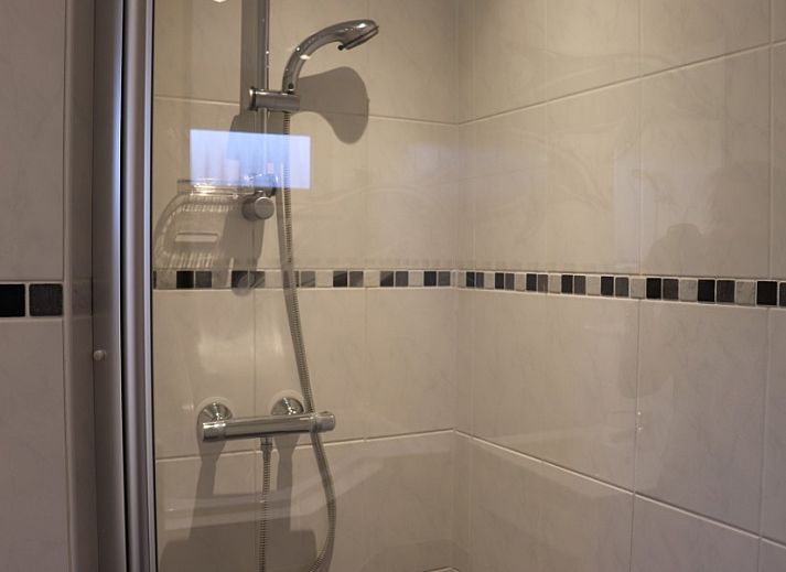 Gezellige woonkamer in Hunzedrome 82 vakantiehuis Gasselternijveen, Drenthe met comfortabele zithoek.