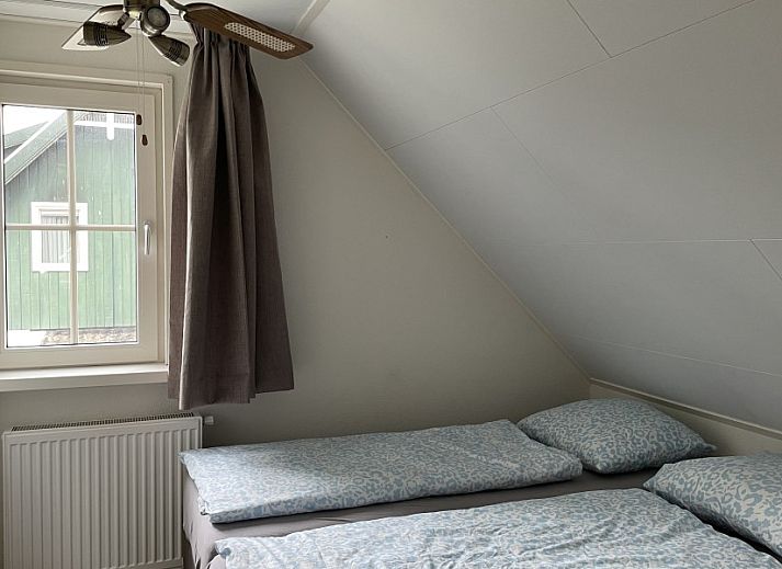 Functionele keukenruimte in Hunzedrome 82 vakantiehuis Gasselternijveen, Drenthe met eetgedeelte.