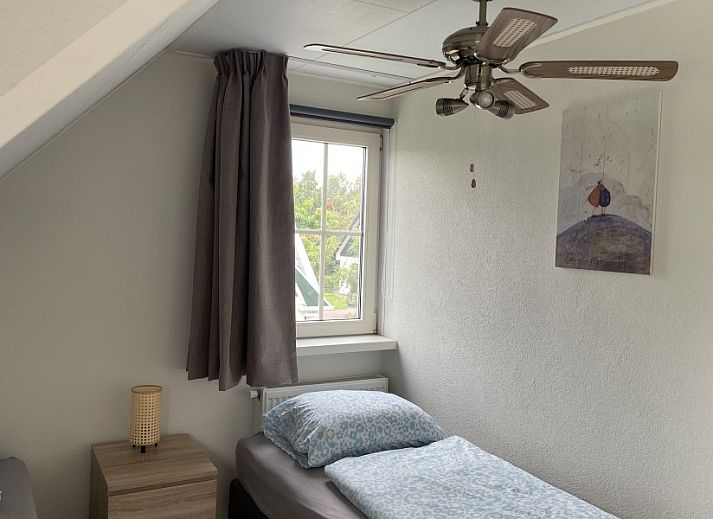 Functionele keukenruimte in Hunzedrome 82 vakantiehuis Gasselternijveen, Drenthe met eetgedeelte.