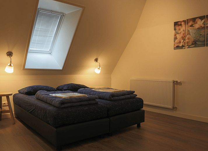 Charming vacation home in Orvelte, Central Drenthe with thatched roof and green surroundings.