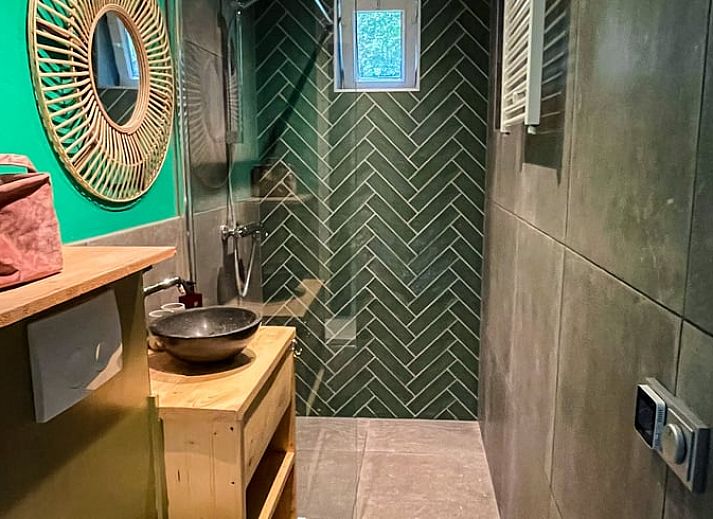 Vacation cottage in Gasselte with spacious garden surrounded by woodland in Drenthe.