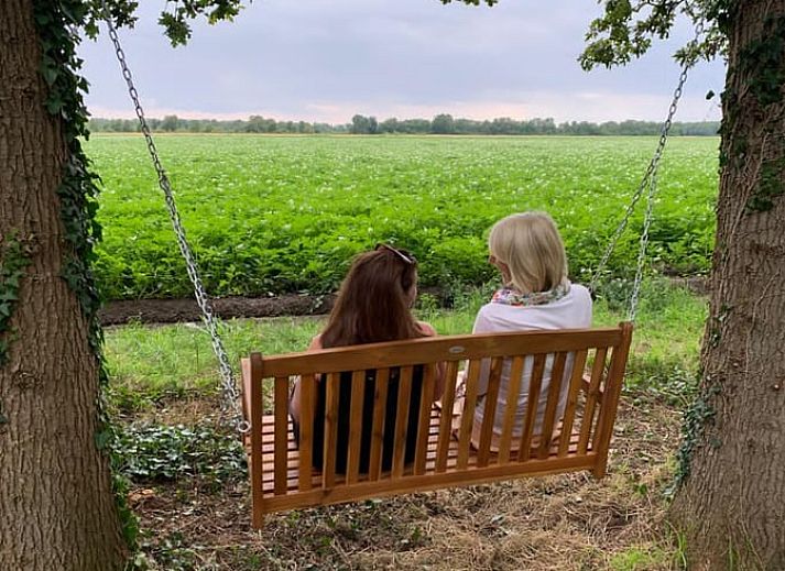 Cottage in Papenvoort, a charming cottage in Central Drenthe, surrounded by nature and equipped with a cozy porch.