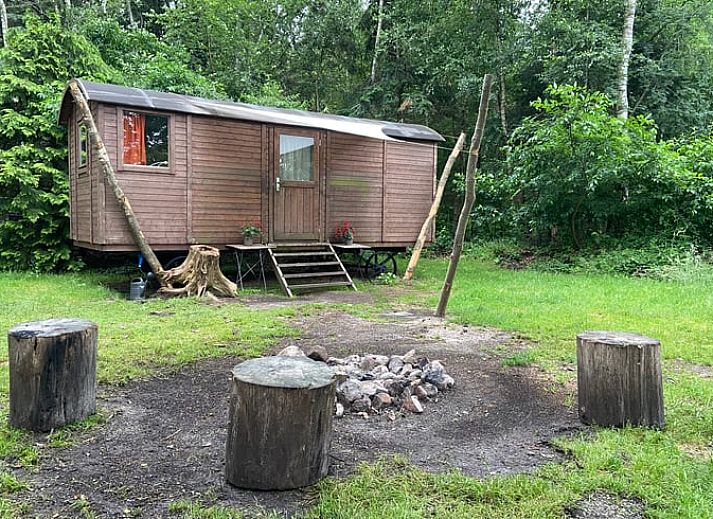 Cozy indoor area of Huisje in Papenvoort, vacation home in Central Drenthe, with wooden interior and cozy sitting area.