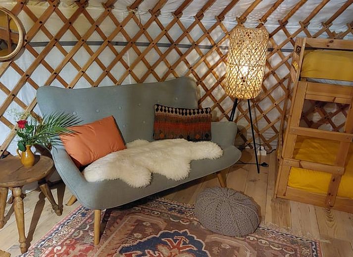 Cottage in Papenvoort, cottage in Drenthe with wooden porch and outdoor kitchen surrounded by nature.