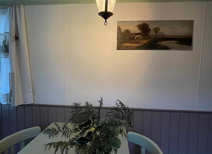 Cozy indoor area of Huisje in Papenvoort, a vacation home in Central Drenthe, with cozy dining area and views of nature.