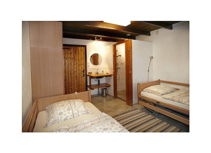 Authentieke entree van 't Anderhoes, vakantiehuis in Anderen, Drenthe met landelijke uitstraling.