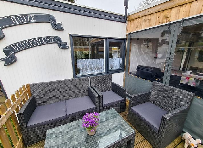 Chalet Buitenlust in Wijster, Drenthe with charming terrace and green surroundings.