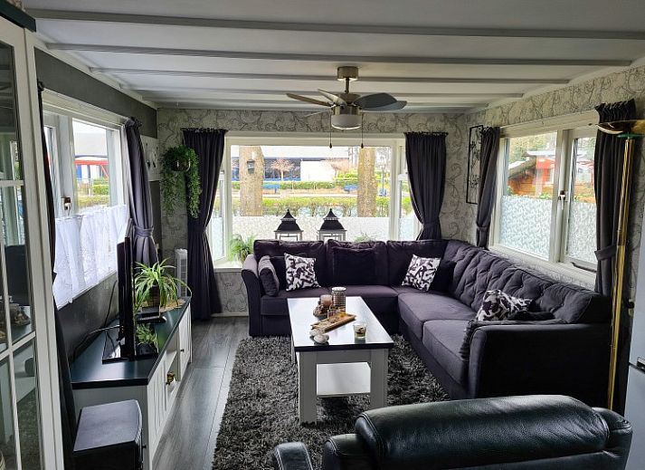 Chalet Buitenlust in Wijster, Drenthe with charming terrace and green surroundings.