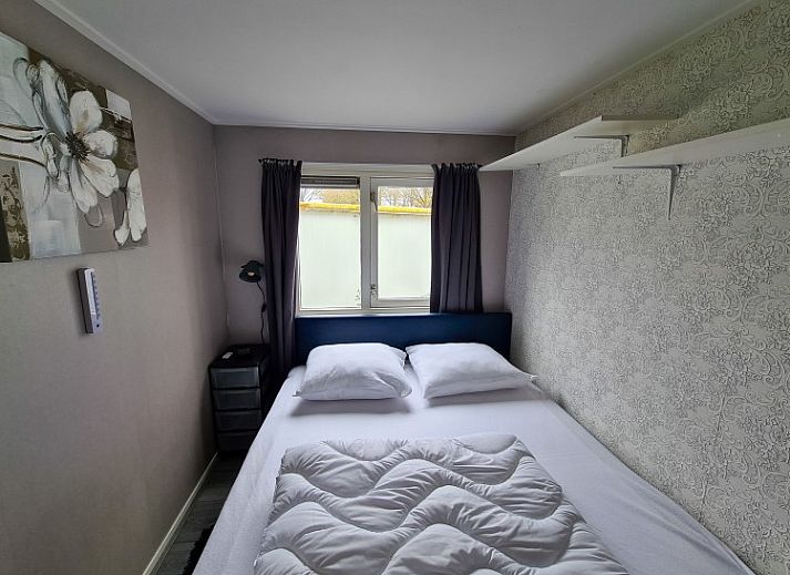 Cozy sitting area on the porch of Chalet Buitenlust in Midden Drenthe.