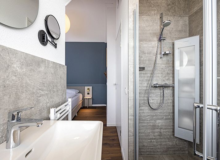 Moderne woonkamer in 8-persoons woning 8ELV, Westerbork, Midden Drenthe.