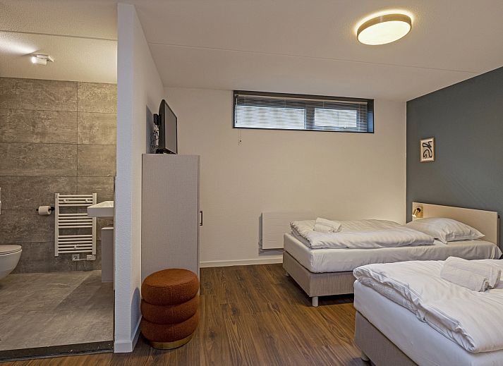 Gezellige zithoek met uitzicht in 8-persoons woning 8ELV, Westerbork.