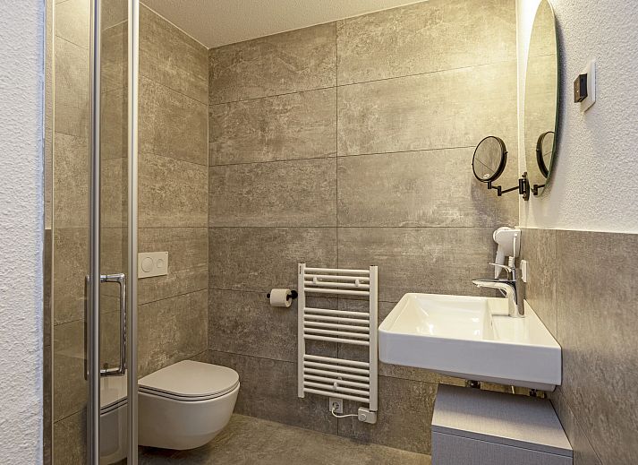 Gezellige zithoek met uitzicht in 8-persoons woning 8ELV, Westerbork.