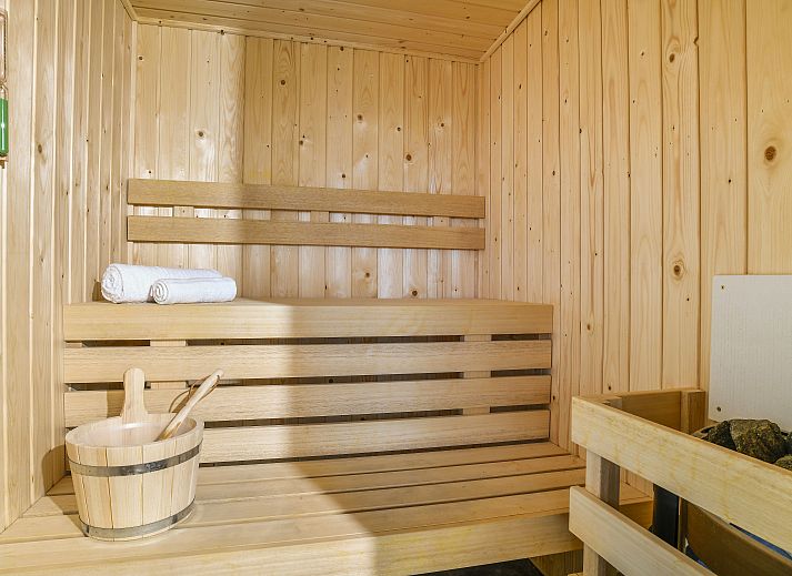 Eetruimte en keuken in 6-persoons woning 6ELW, vakantiehuis in Westerbork, Drenthe.