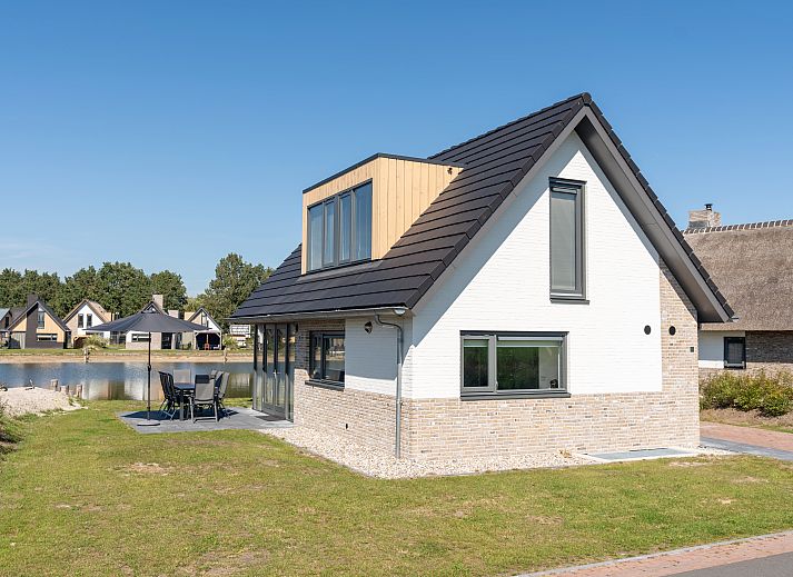 8-person house 8C in Westerbork, Drenthe with lake views and a spacious garden.