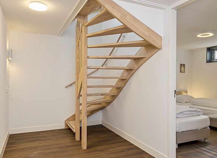 Cozy sitting area with wine glasses in 8-person house 8C, Westerbork.