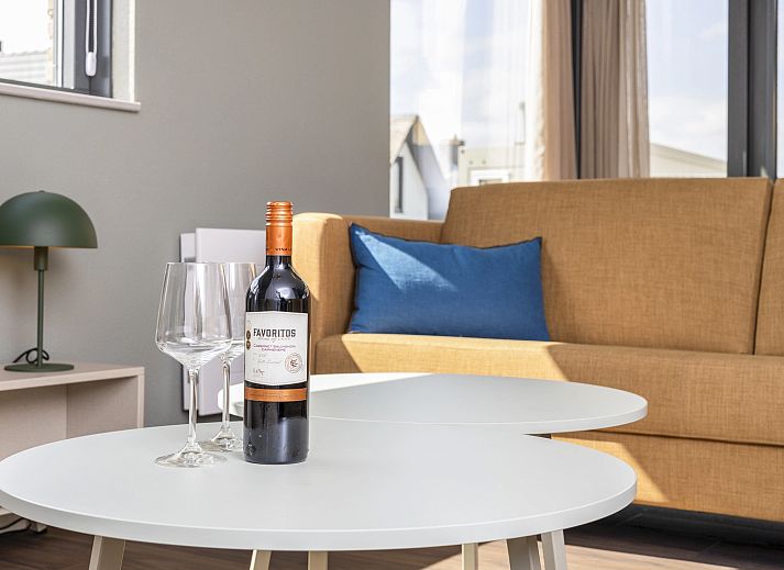 Cozy sitting area with wine glasses in 8-person house 8C, Westerbork.